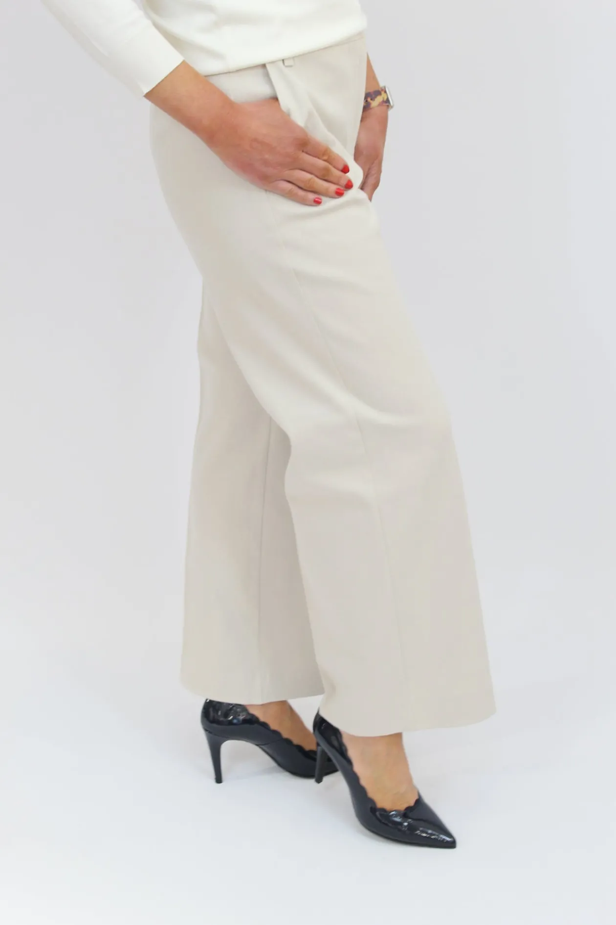 marella_cream_straight_tr_2.webp MARELLA Cream Straight Trousers