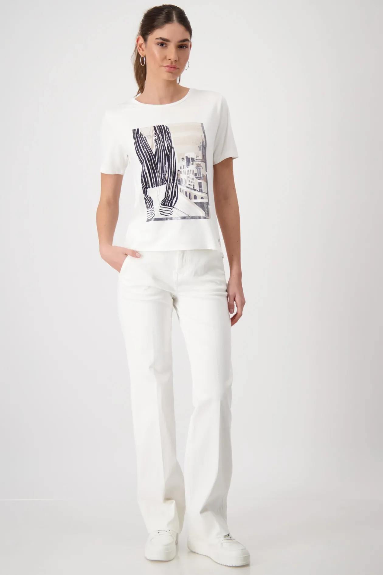 monari_white_tshirt_with__1-1.webp MONARI White T-shirt With Design